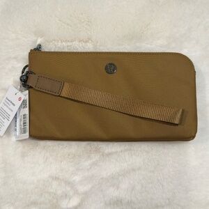 LULULEMON  Curved Wristlet in Burnt Caramel NWT